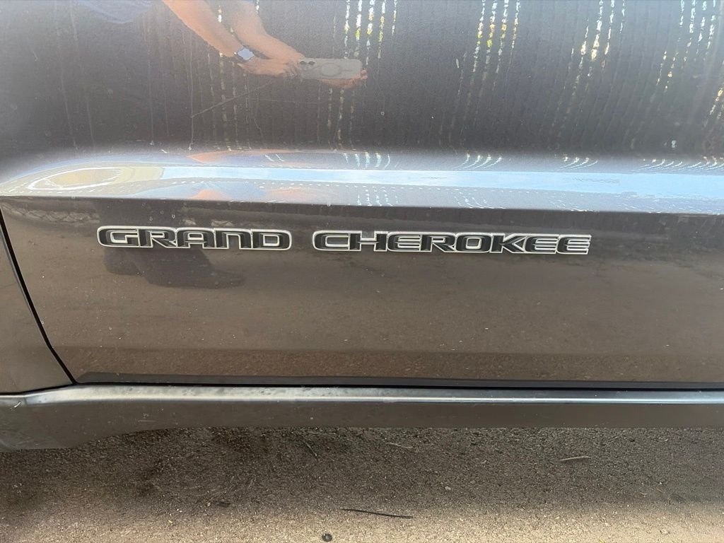 Used 2018 Gray Jeep Laredo E image 7