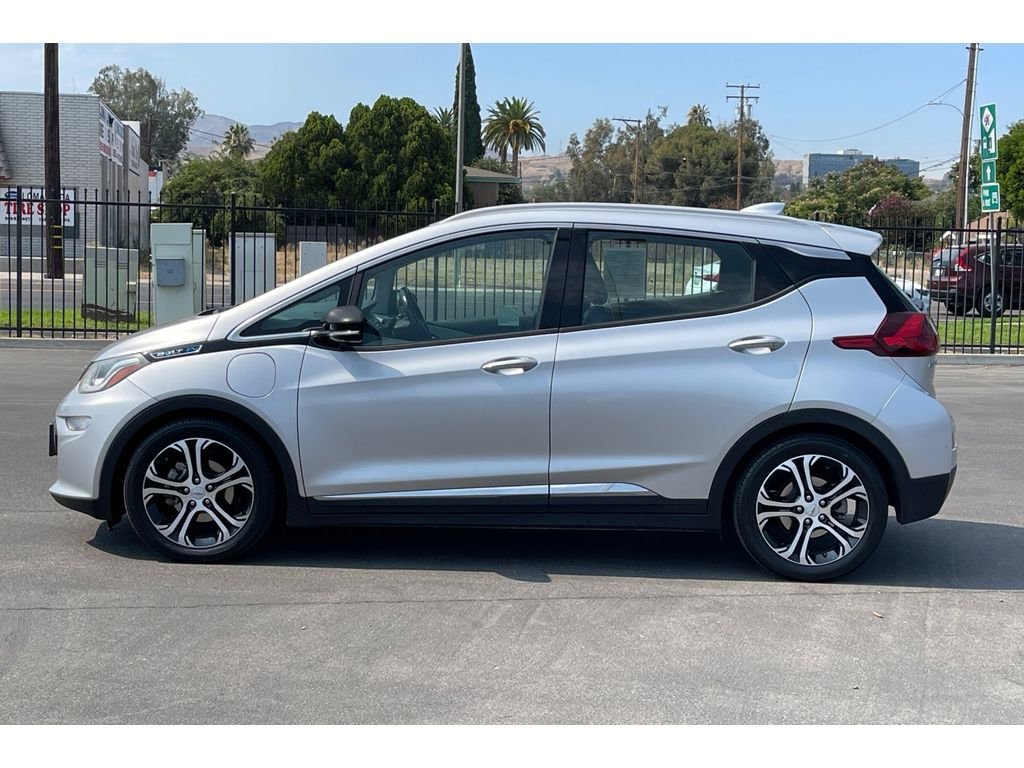 Used 2017 Silver Ice Metallic Chevrolet Premier image 2