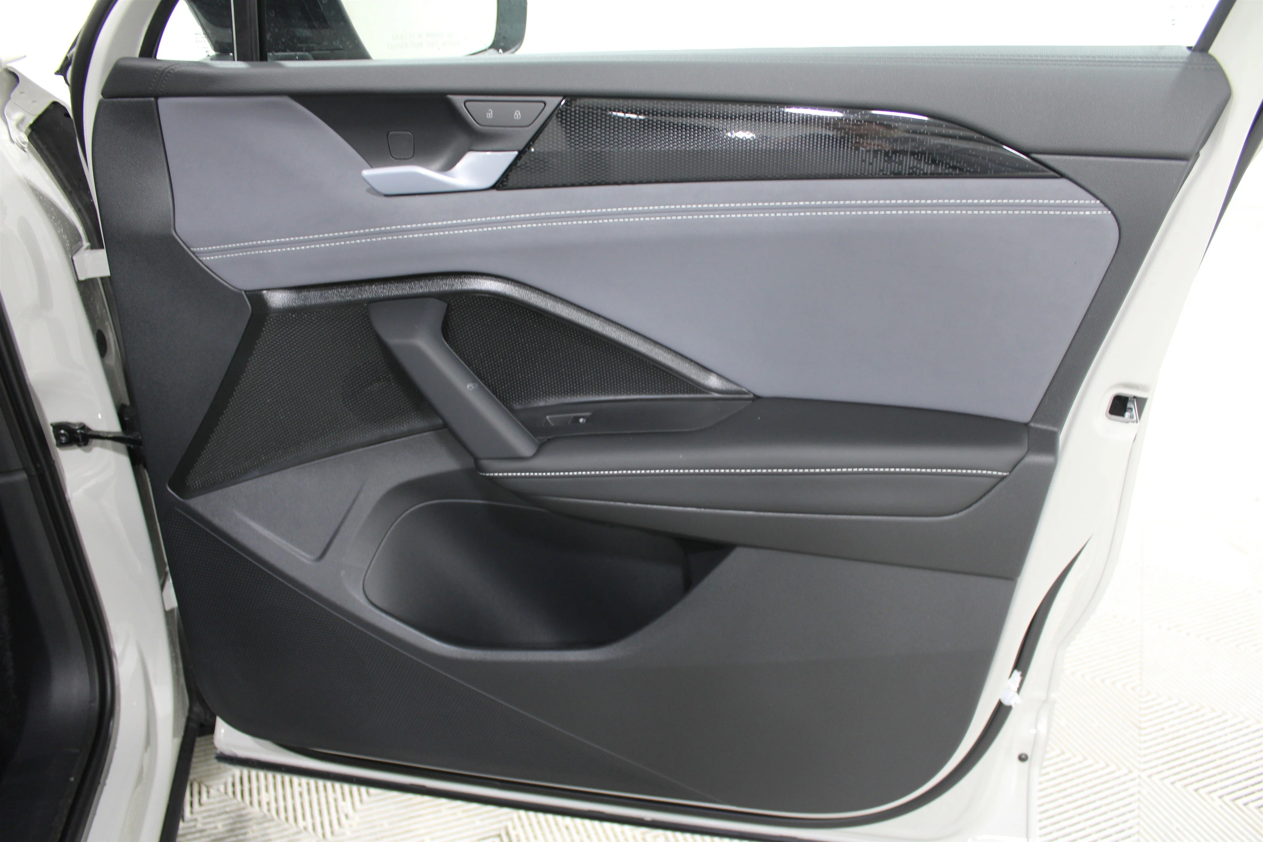New 2026 Sandstone Volkswagen SE R-Line Black image 24