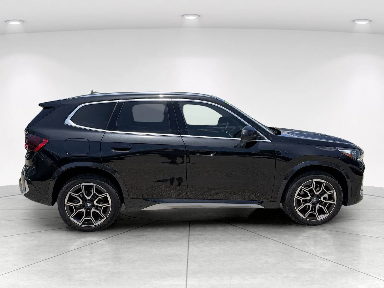 New 2026 Black Sapphire Metallic BMW xDrive28i image 3