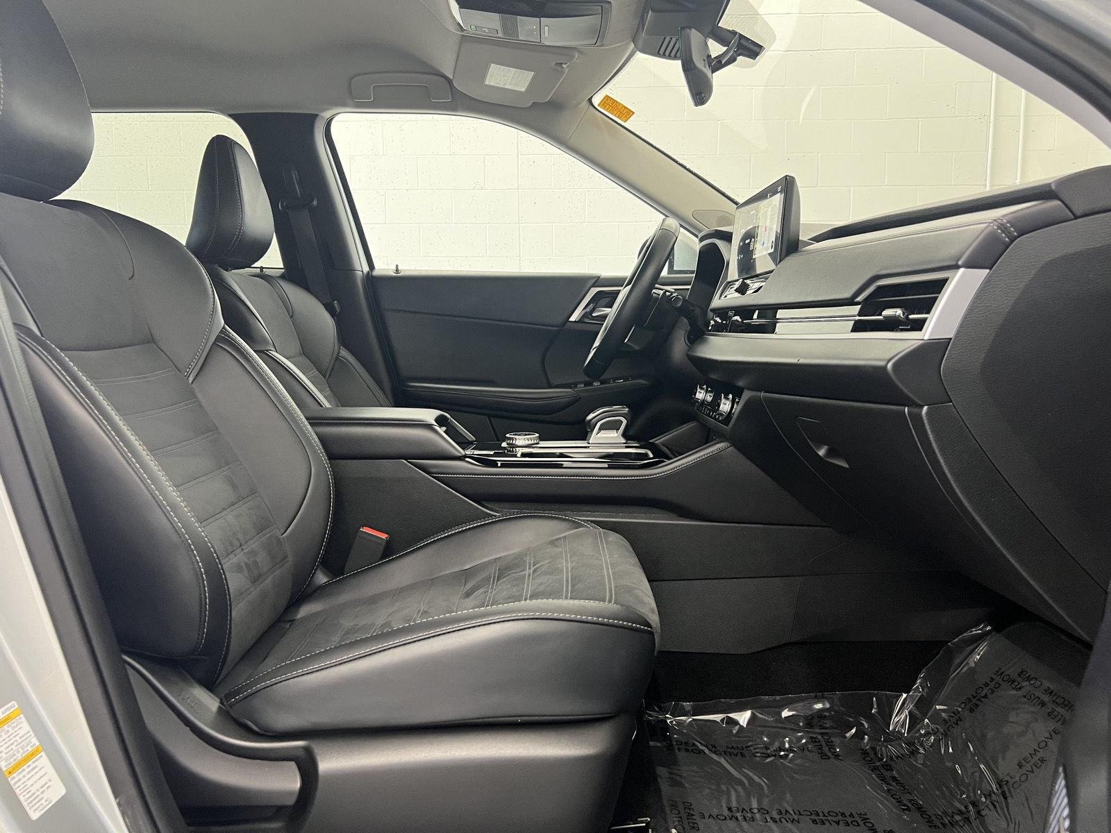2025 Mitsubishi Outlander SE - Photo 28