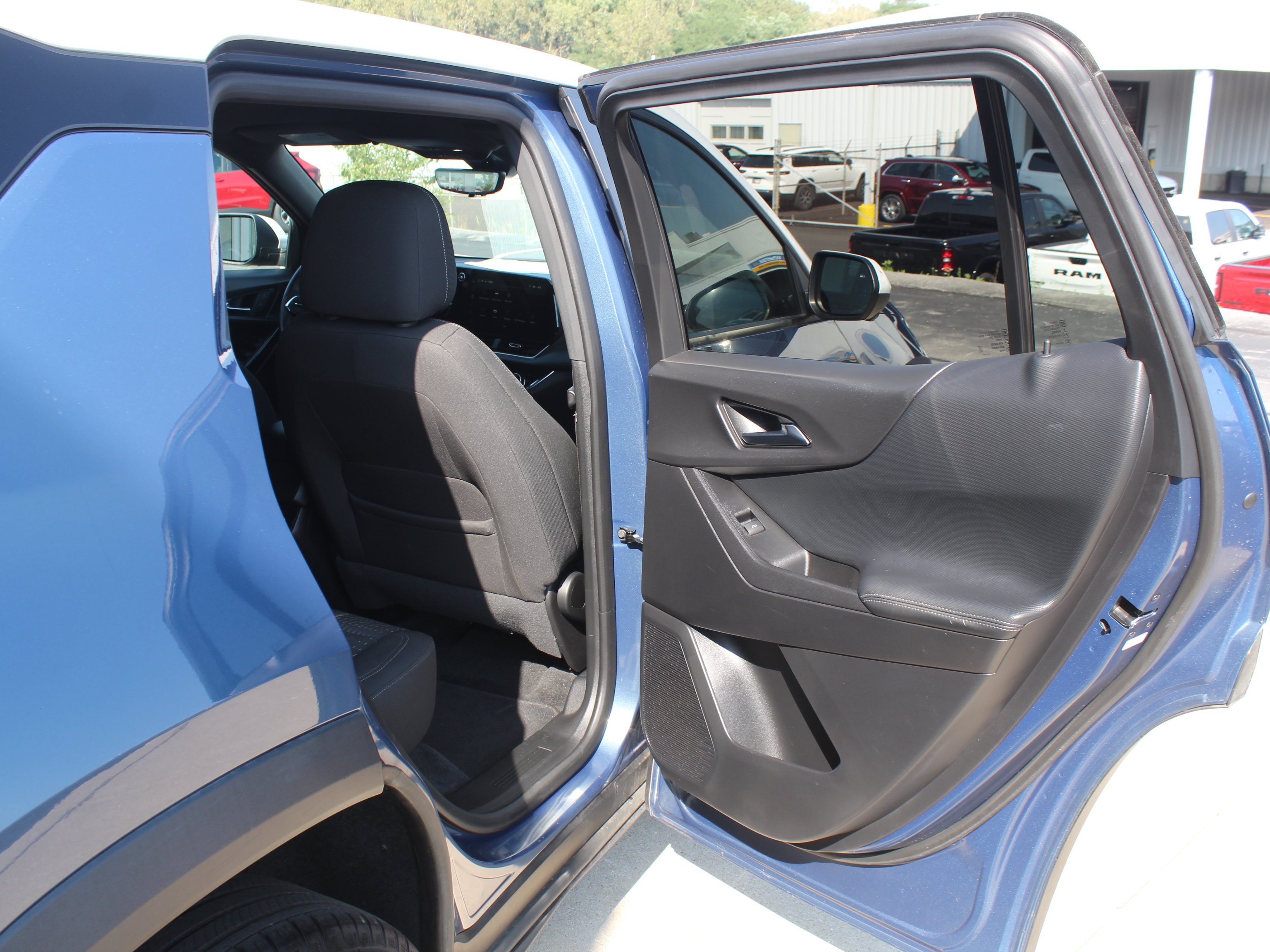2025 Chevrolet Equinox LT - Photo 23