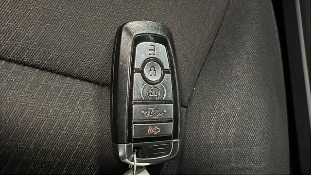 Used 2024 Avalanche Gray Ford XLT image 21