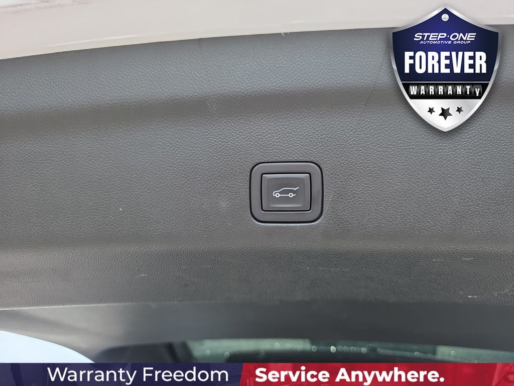 Used 2023 White GMC AT4 image 37