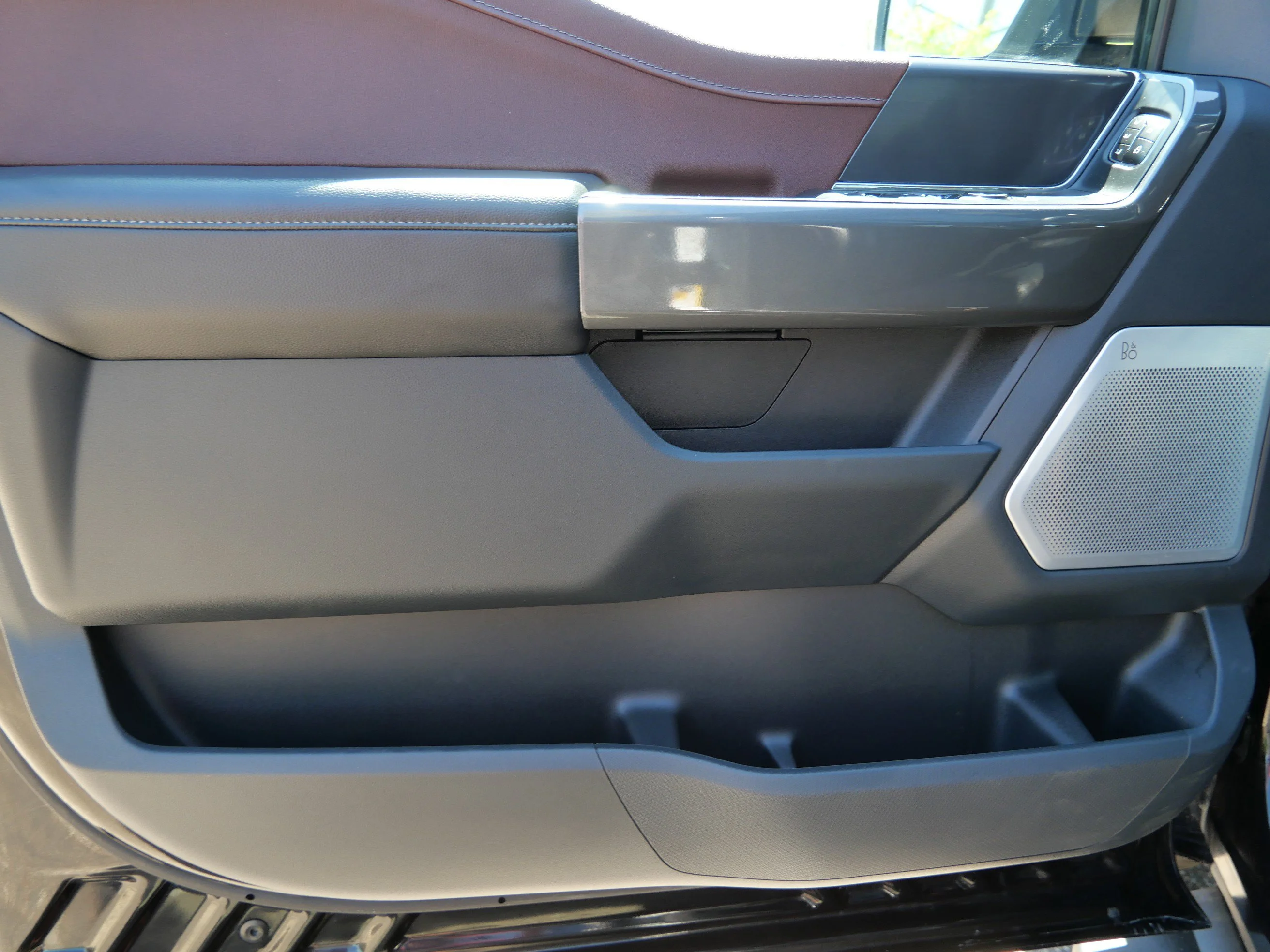 Certified Used 2023 Agate Black Metallic Ford LARIAT image 11