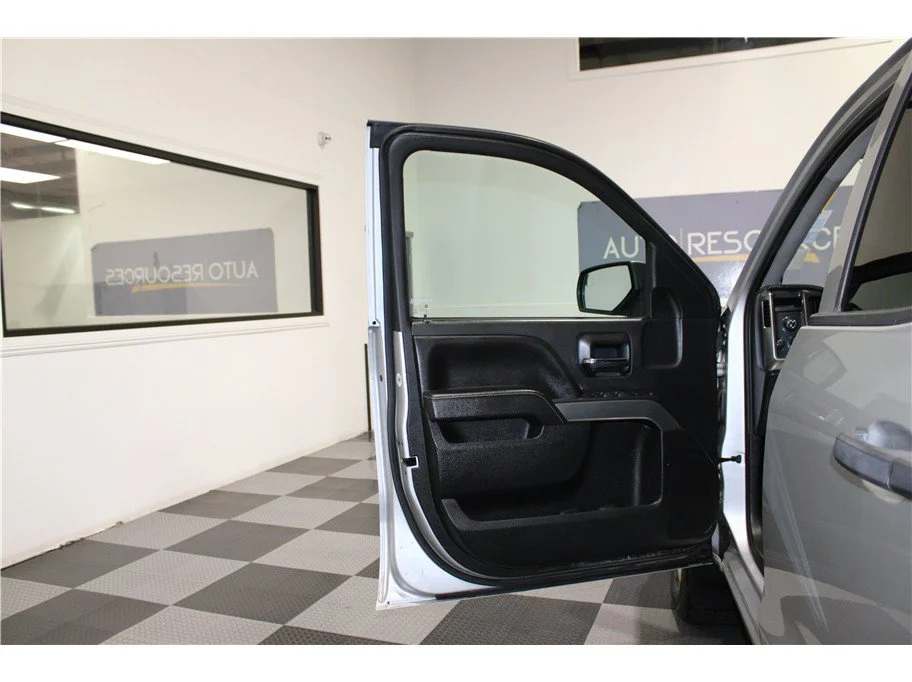 Used 2014 Silver Ice Metallic Chevrolet LT image 11