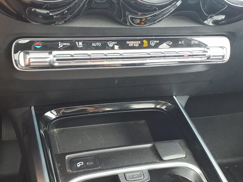 Used 2022 White Mercedes-Benz GLB 250 image 29