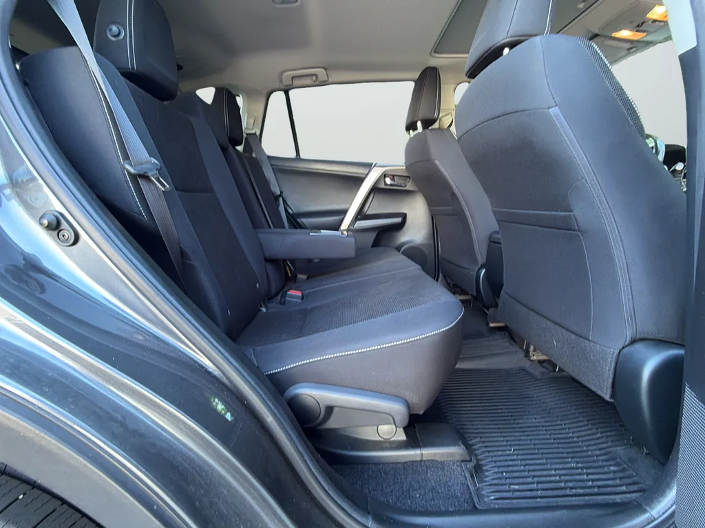 Used 2018 Gray Toyota XLE image 25