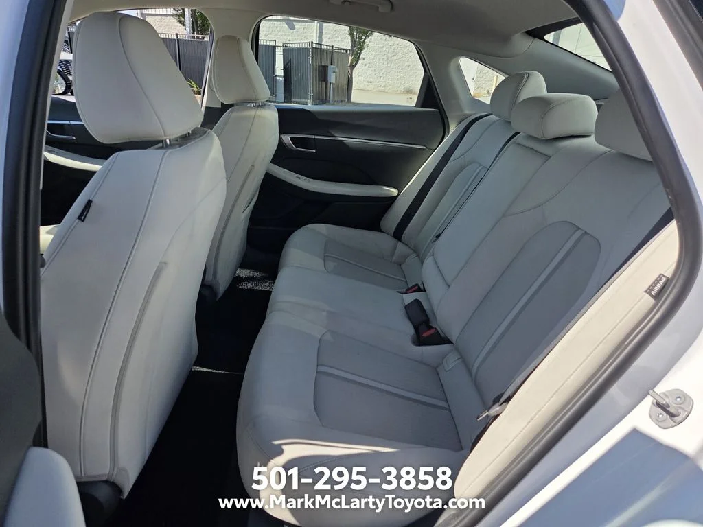 Used 2025 White Hyundai SEL image 10