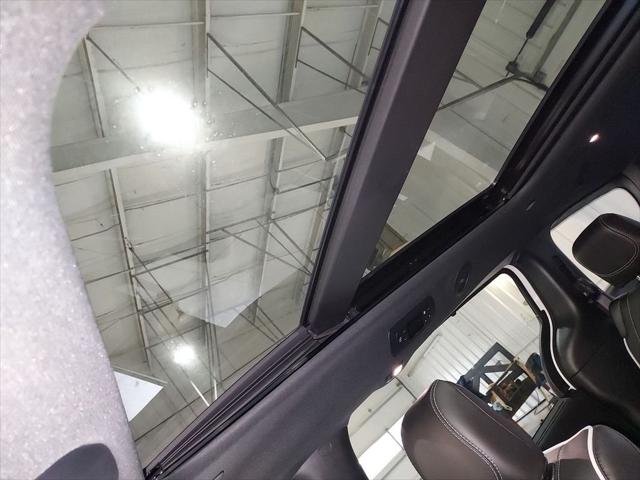 New 2026 Bright White Clear-Coat Exterior Paint Chrysler Limited image 29