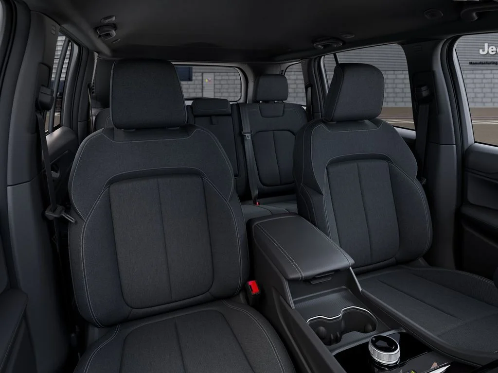 New 2026 Bright White Clear-Coat Exterior Paint Jeep Laredo X image 16