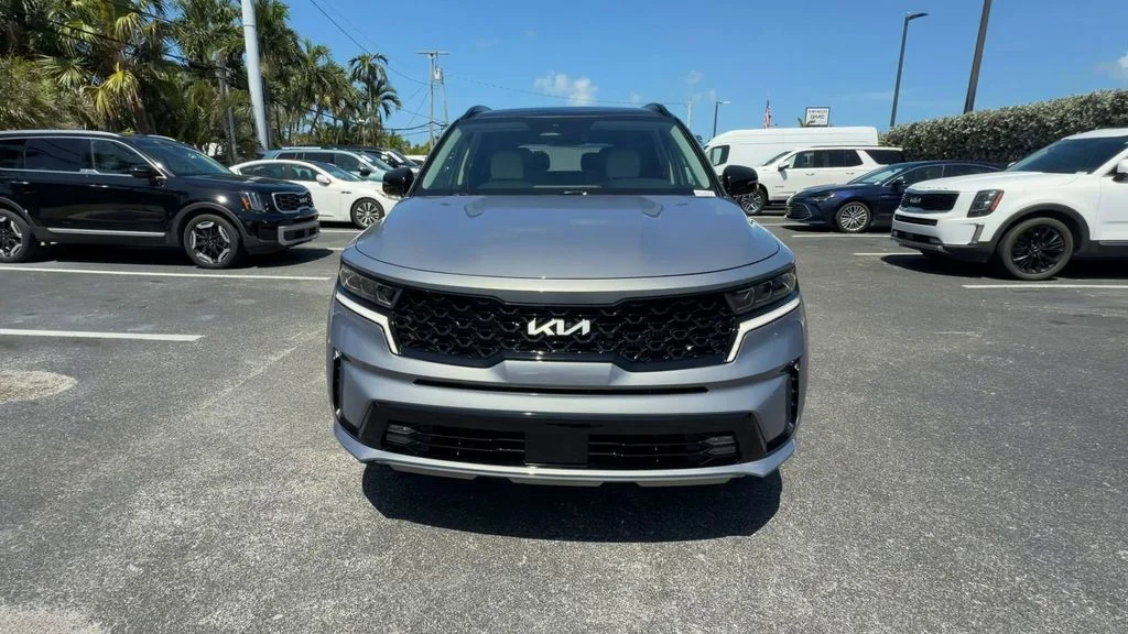 Used 2023 Silver Kia SX image 3