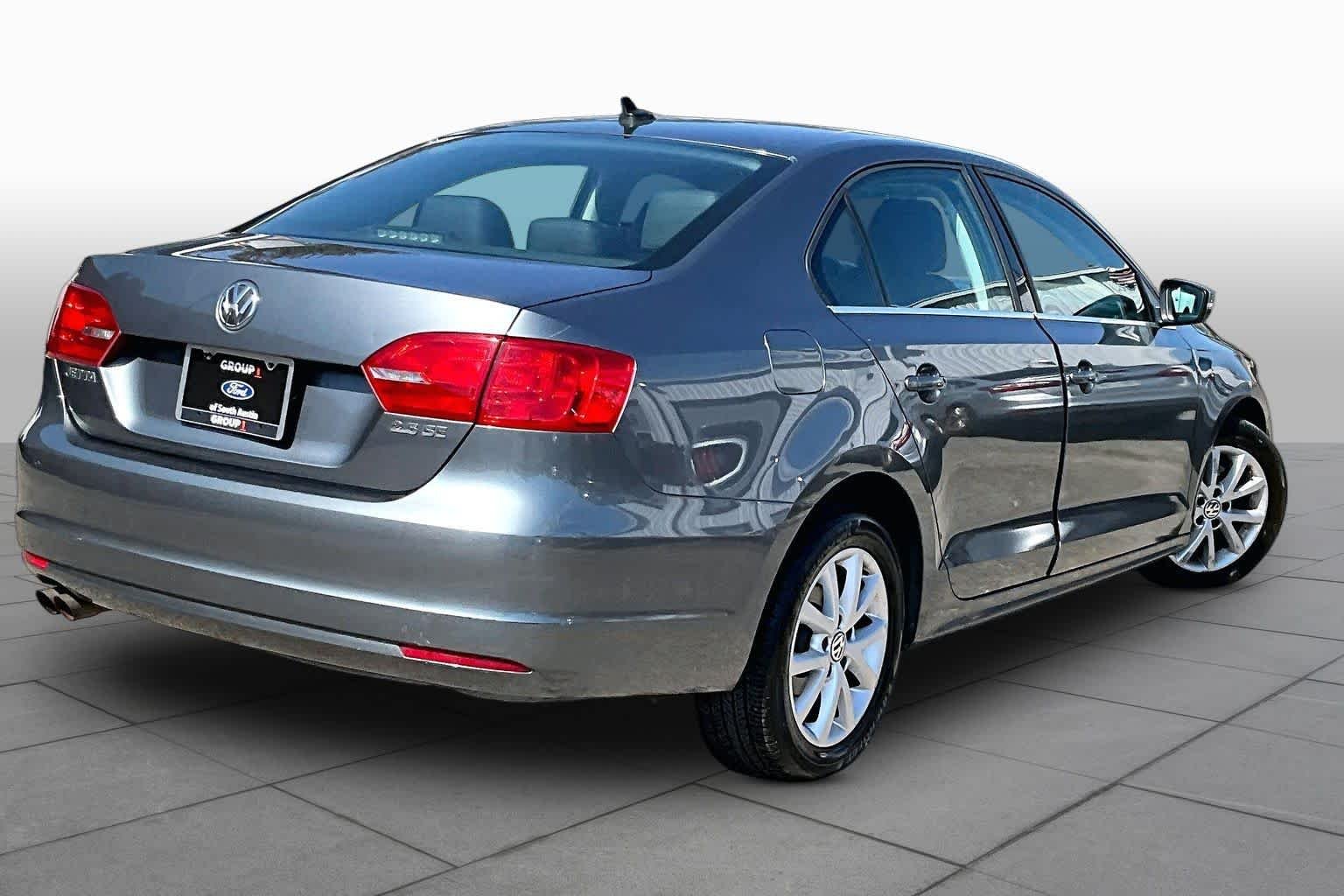 Pre-Owned 2013 Volkswagen Jetta SE