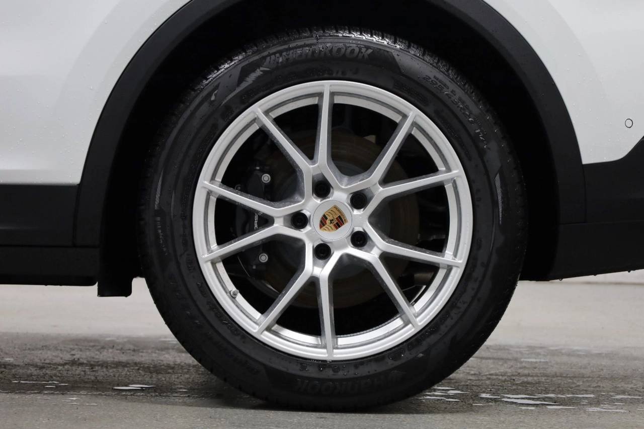 New 2026 White Porsche Coupe image 39