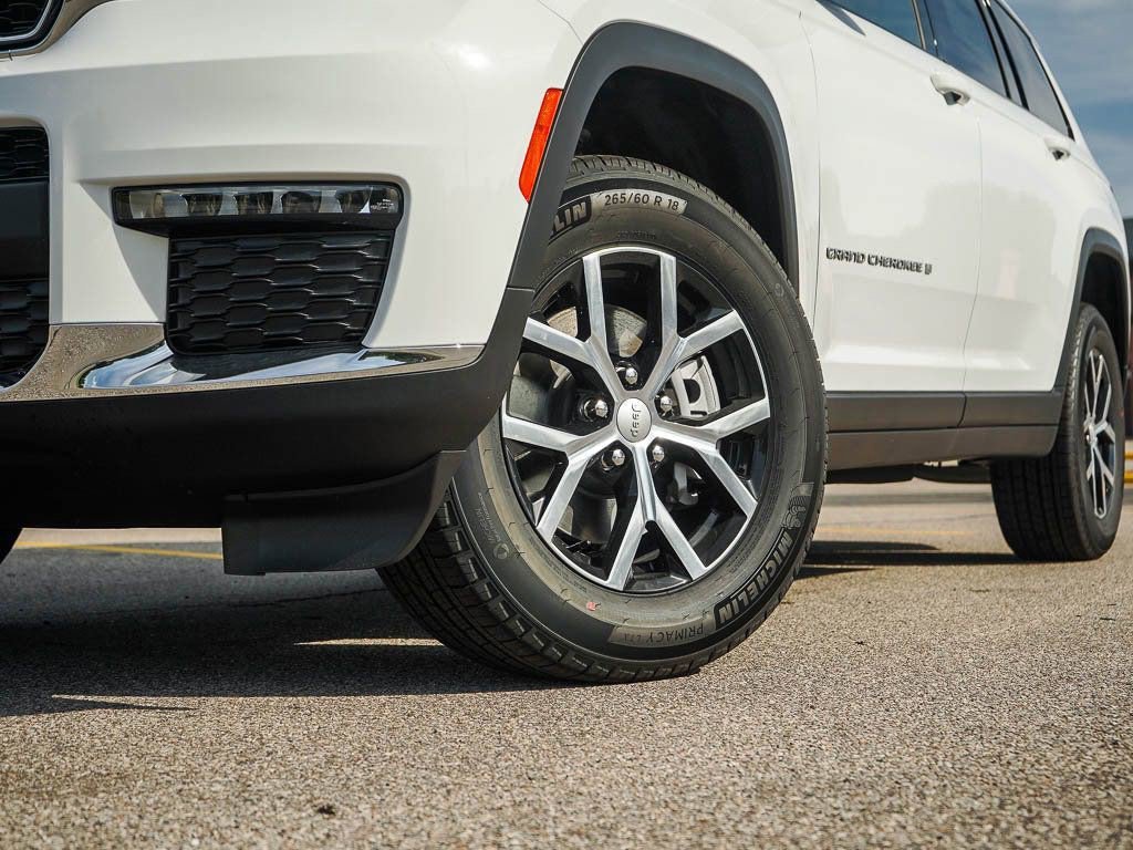 2025 Jeep Grand Cherokee Limited photo 4