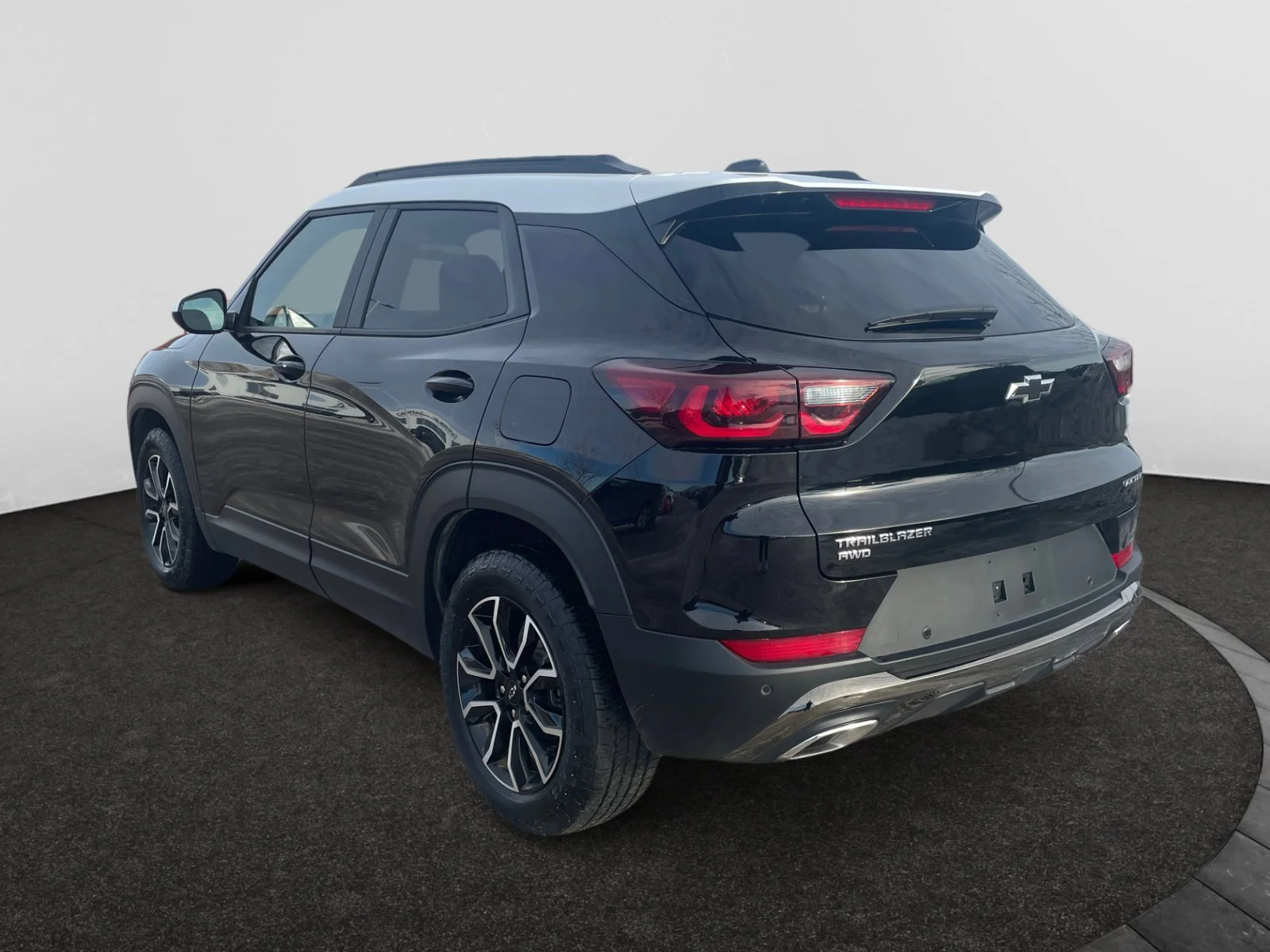 Used 2025 Black Chevrolet ACTIV AWD image 3