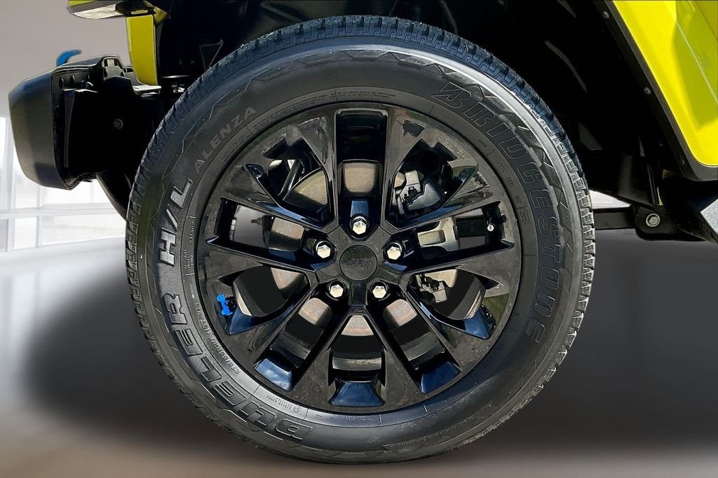 Used 2022 High Velocity Clearcoat Jeep Unlimited Sahara 4xe image 30