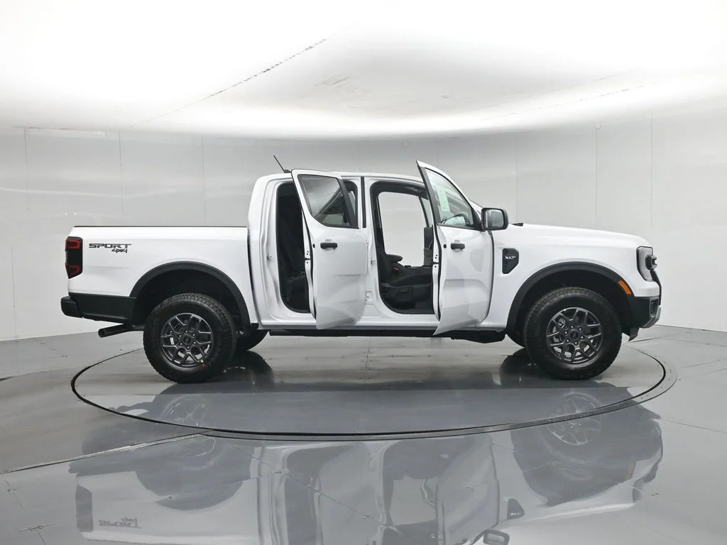New 2026 Oxford White Ford XLT image 4