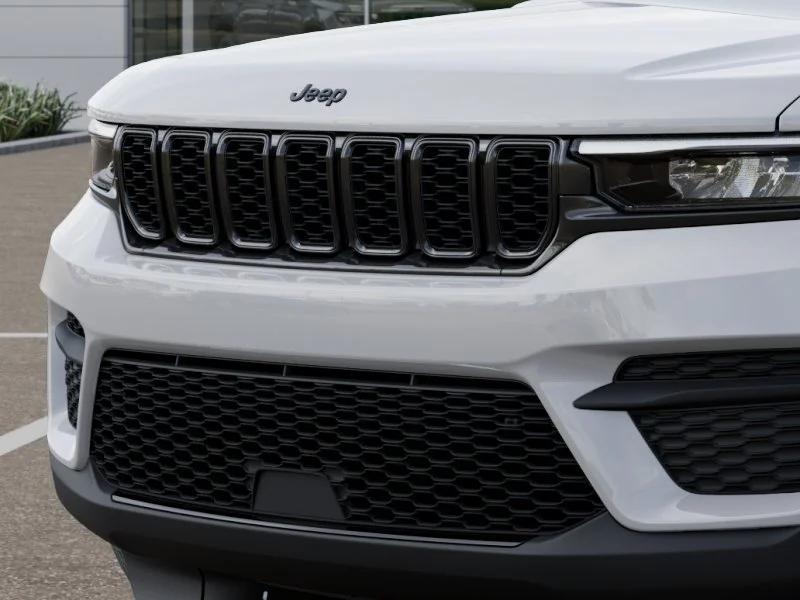 New 2025 Bright White Clear-Coat Exterior Paint Jeep Laredo image 37