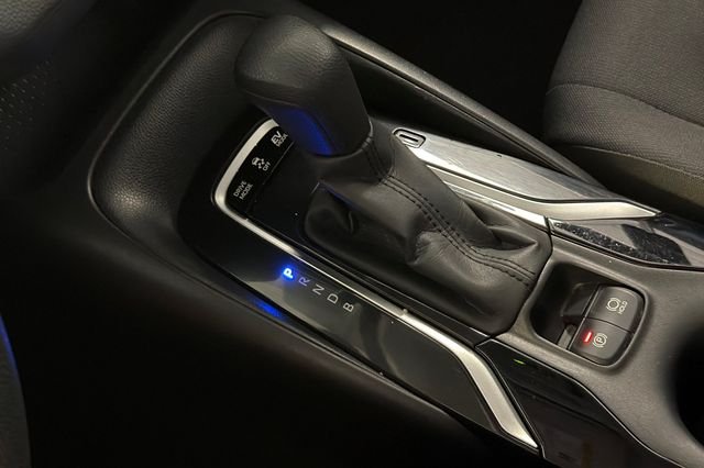 Used 2022 Wind Chill Pearl Toyota LE image 26