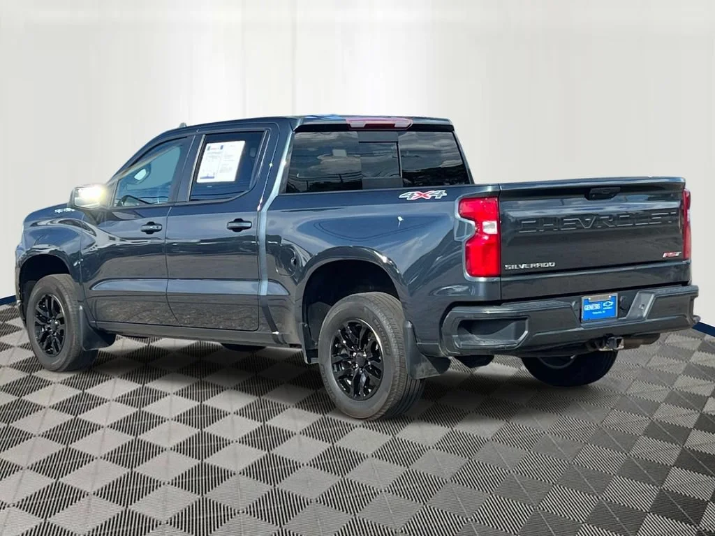 Used 2020 SHADOW GRAY METALLIC Chevrolet RST image 3