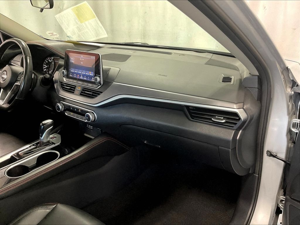 Used 2023 Silver Nissan 2.5 SR image 13