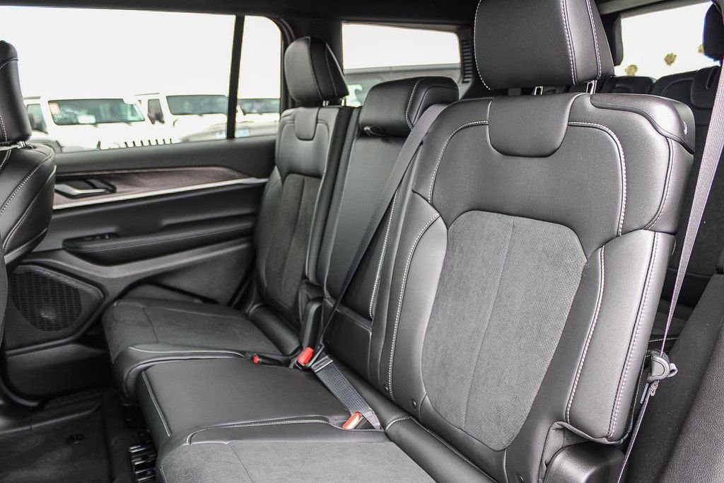 New 2026 Diamond Black Crystal Pearlcoat Jeep Altitude image 19
