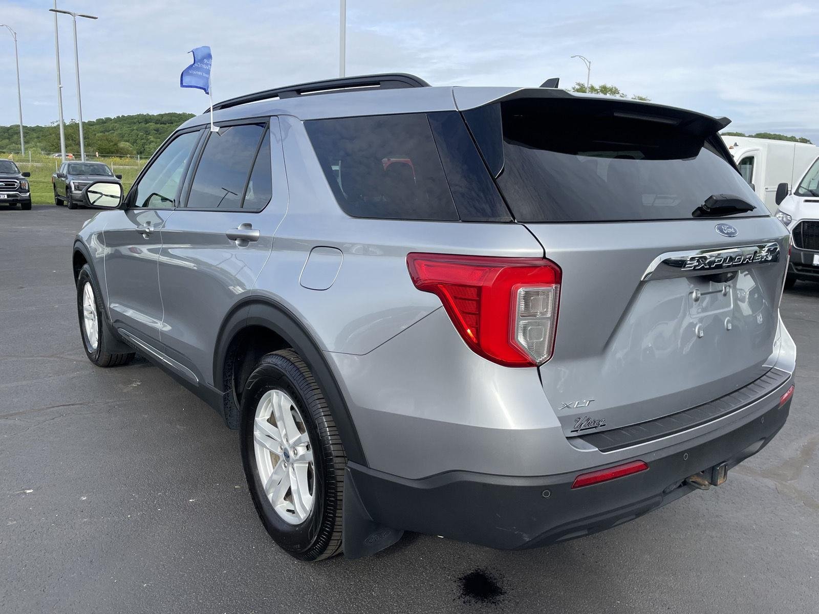 Used 2022 Iconic Silver Ford XLT image 3