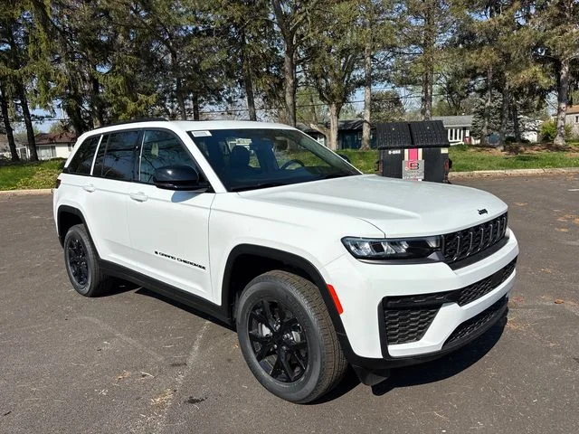 New 2026 Bright White Clear-Coat Exterior Paint Jeep Altitude image 2
