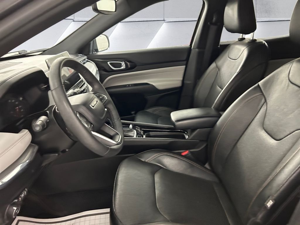Used 2023 Gray Jeep Limited image 7
