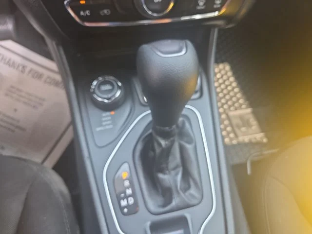 Used 2020 Silver Jeep Latitude image 17
