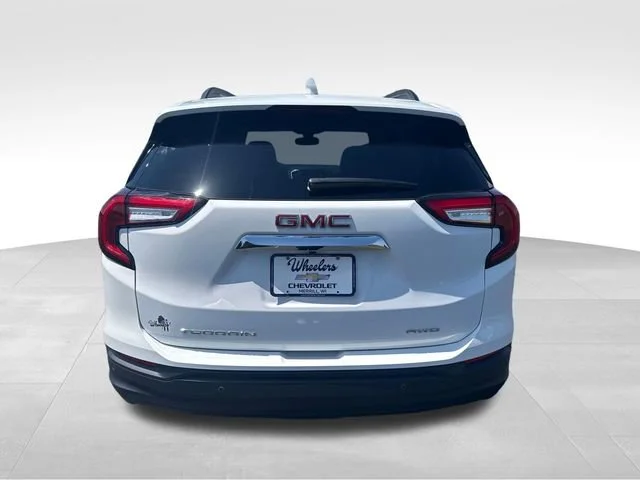 Used 2024 Summit White GMC SLE image 4