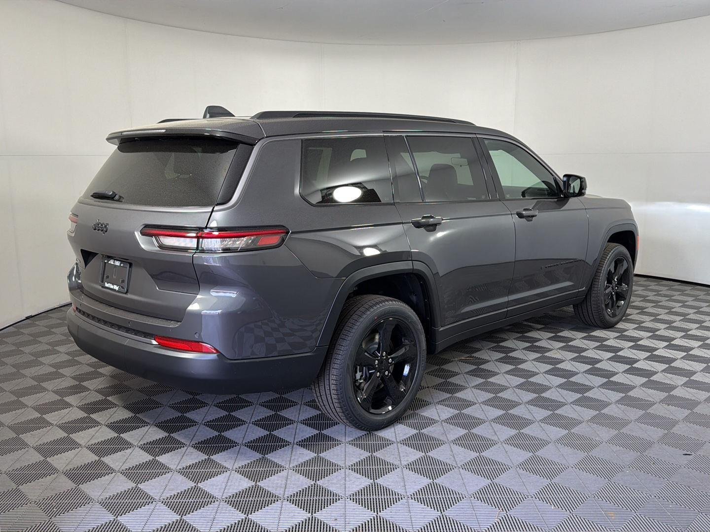 New 2026 Baltic Gray Metallic Clear-Coat Exterior Paint Jeep Limited image 4