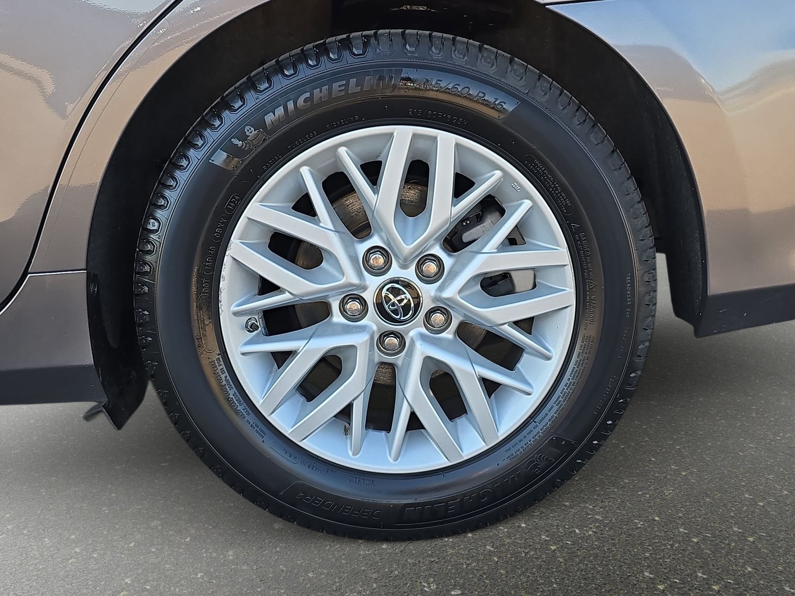 Used 2017 Gray Toyota LE image 31