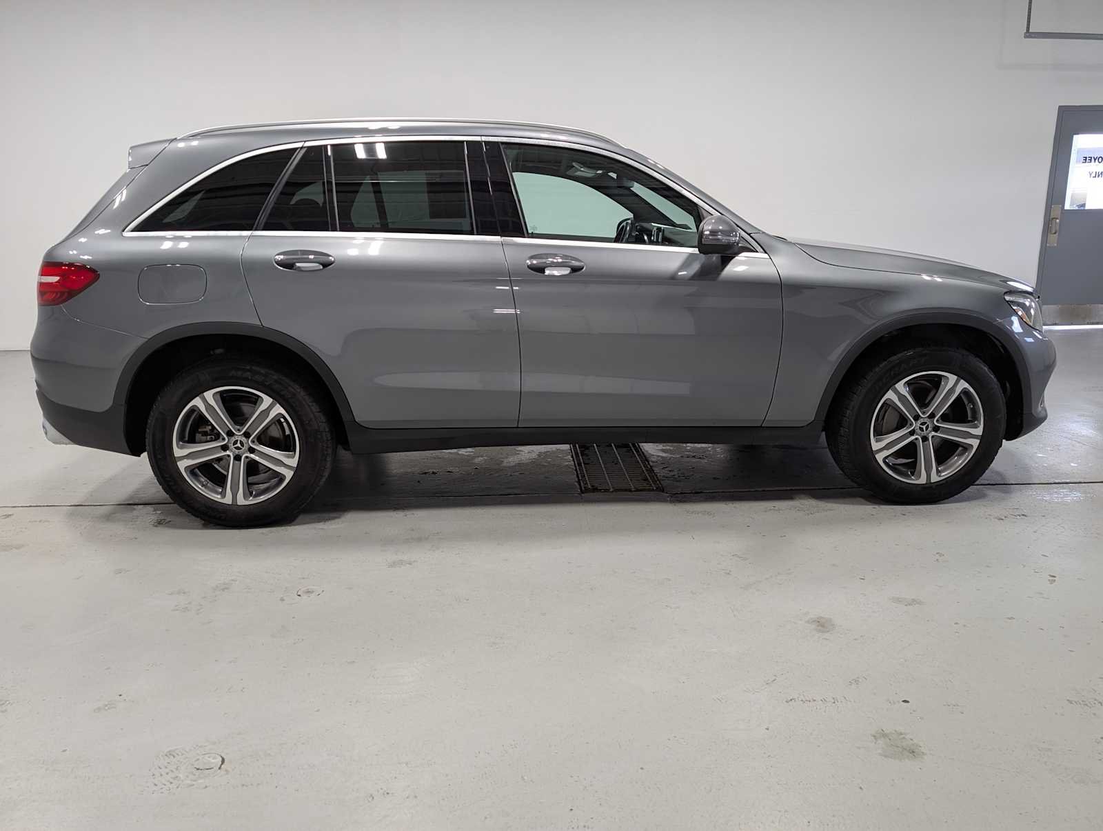 Used 2018 Selenite Grey Metallic Mercedes-Benz GLC 300 image 7
