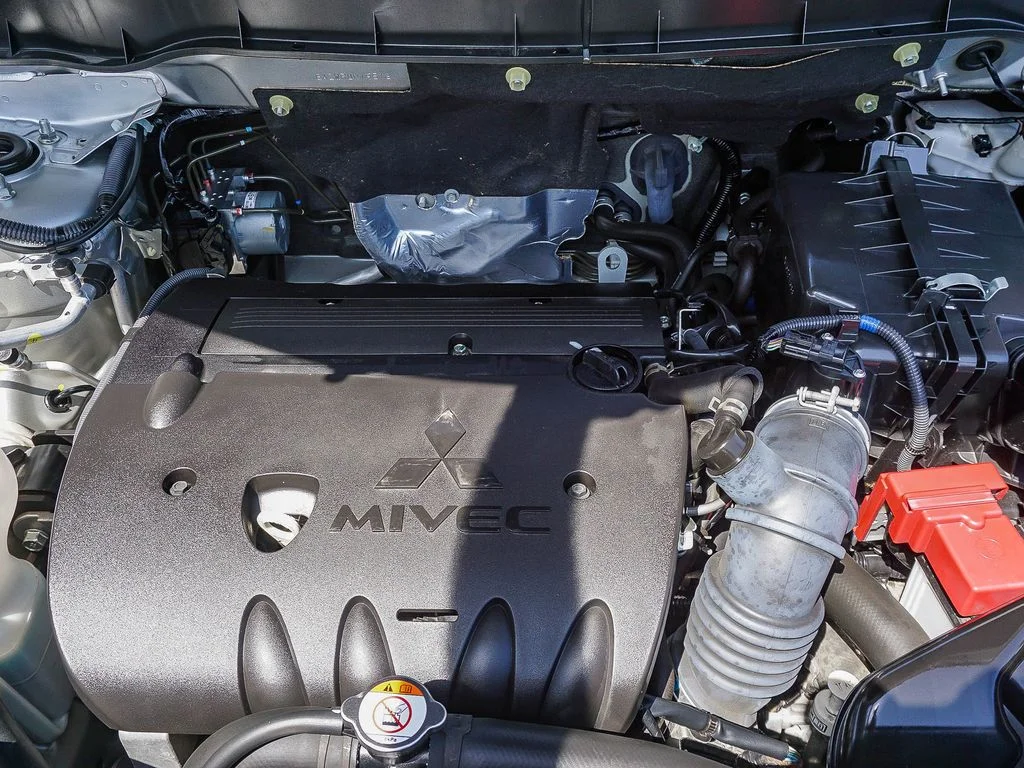 Used 2024 Silver Mitsubishi 2.0 ES image 25