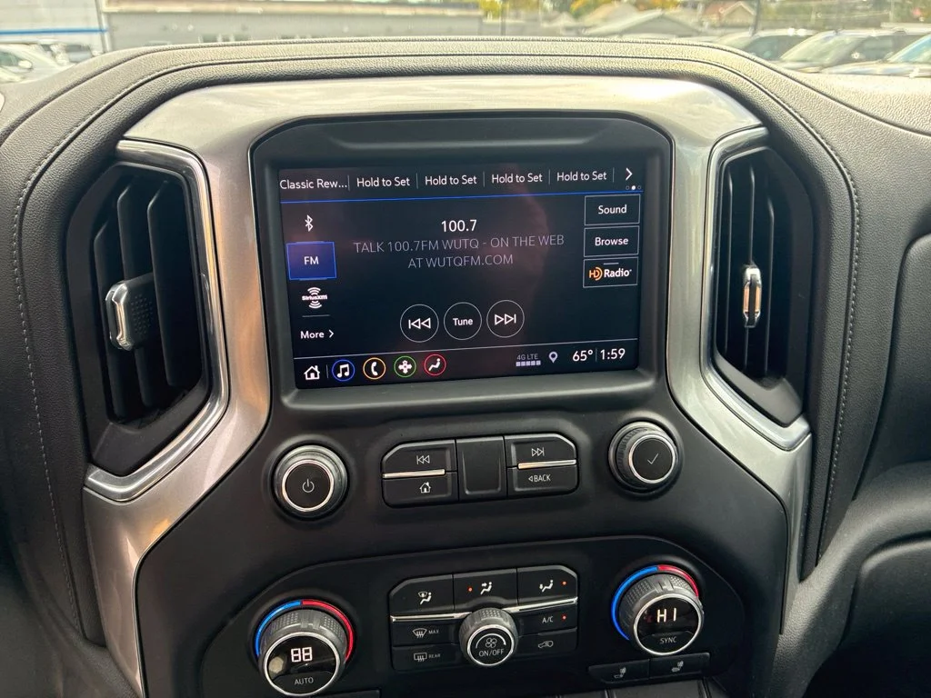 Used 2019 BLACK Chevrolet RST image 25