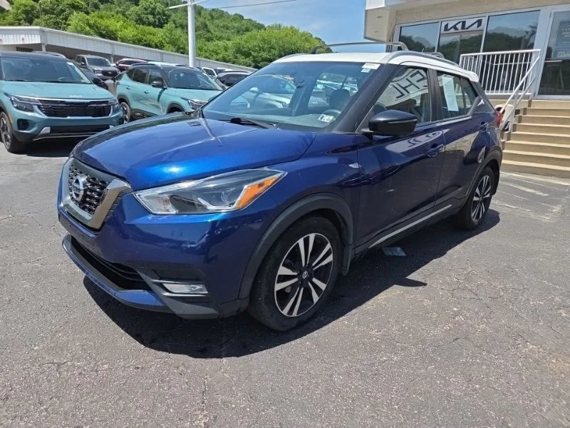 Used 2018 Blue Nissan SR image 3