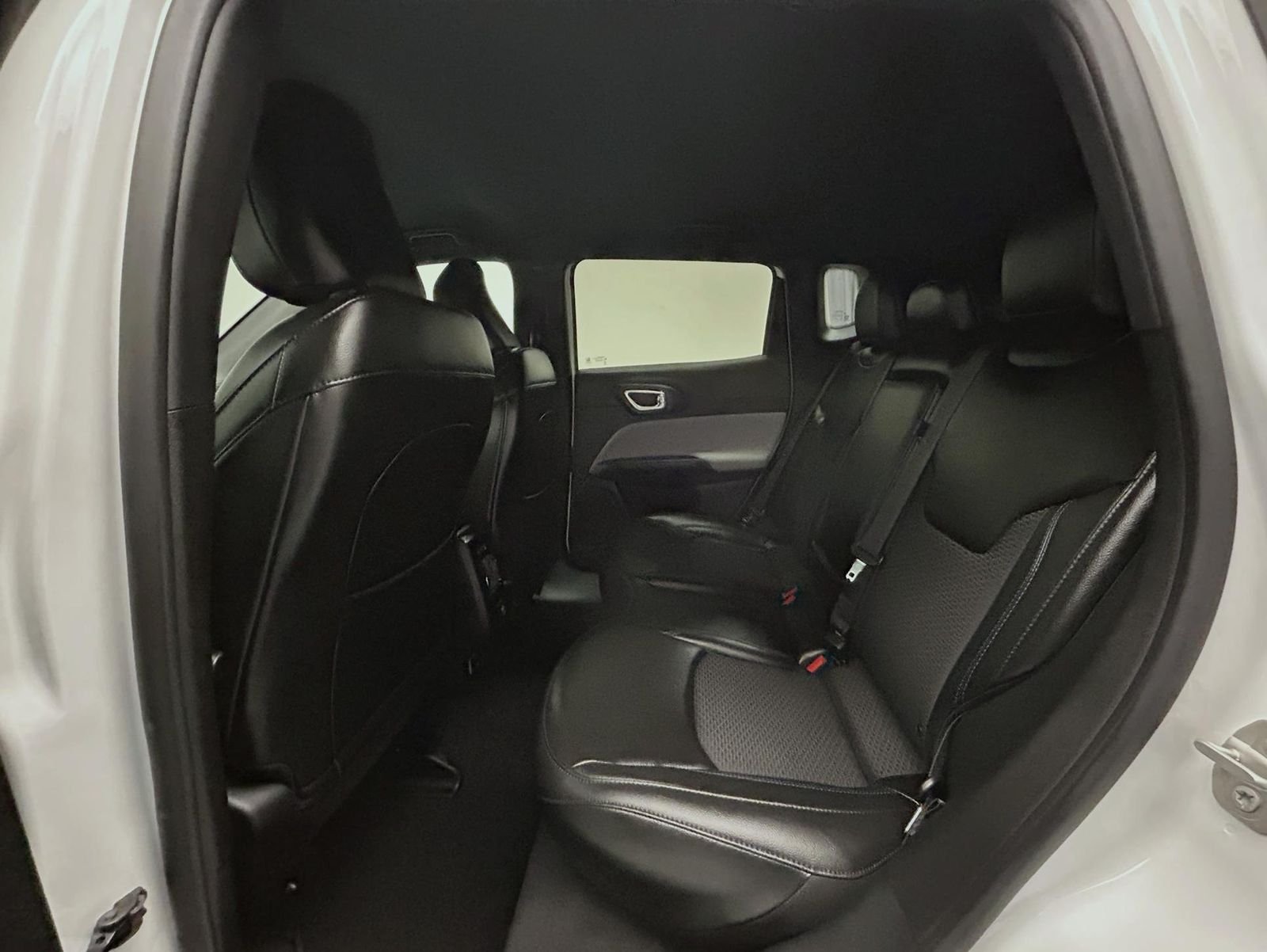 Used 2023 White Jeep Latitude image 19