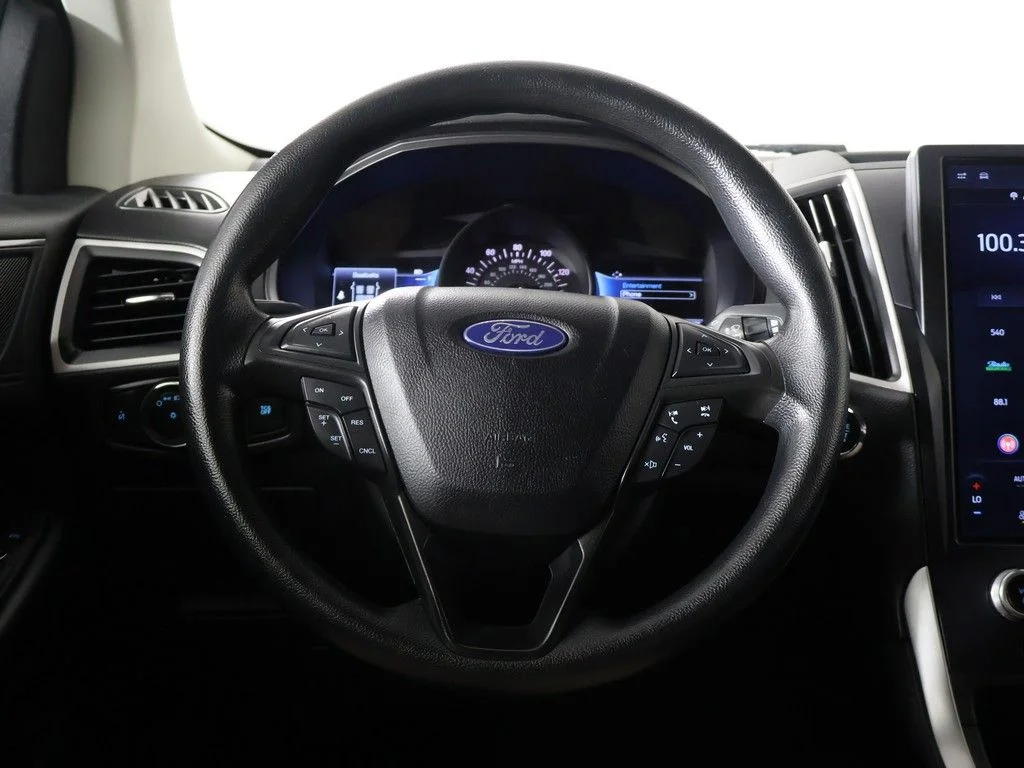 Used 2022 Silver Ford SE image 32