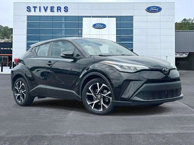 2022 Toyota C-HR XLE's photo