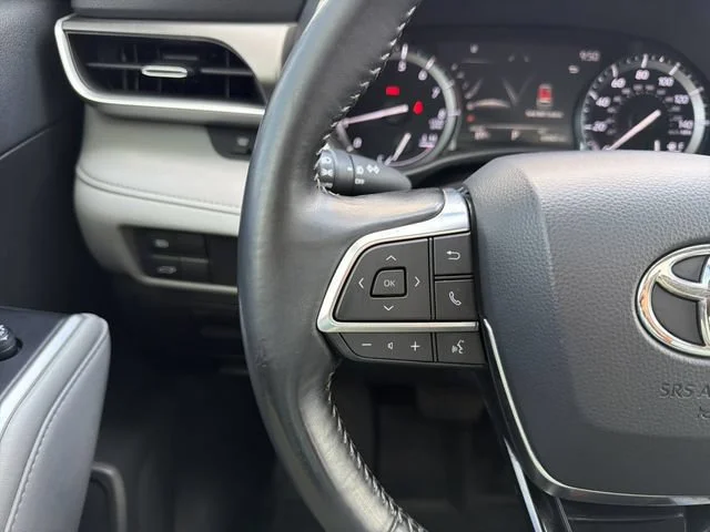 Used 2021 Silver Toyota XLE image 29