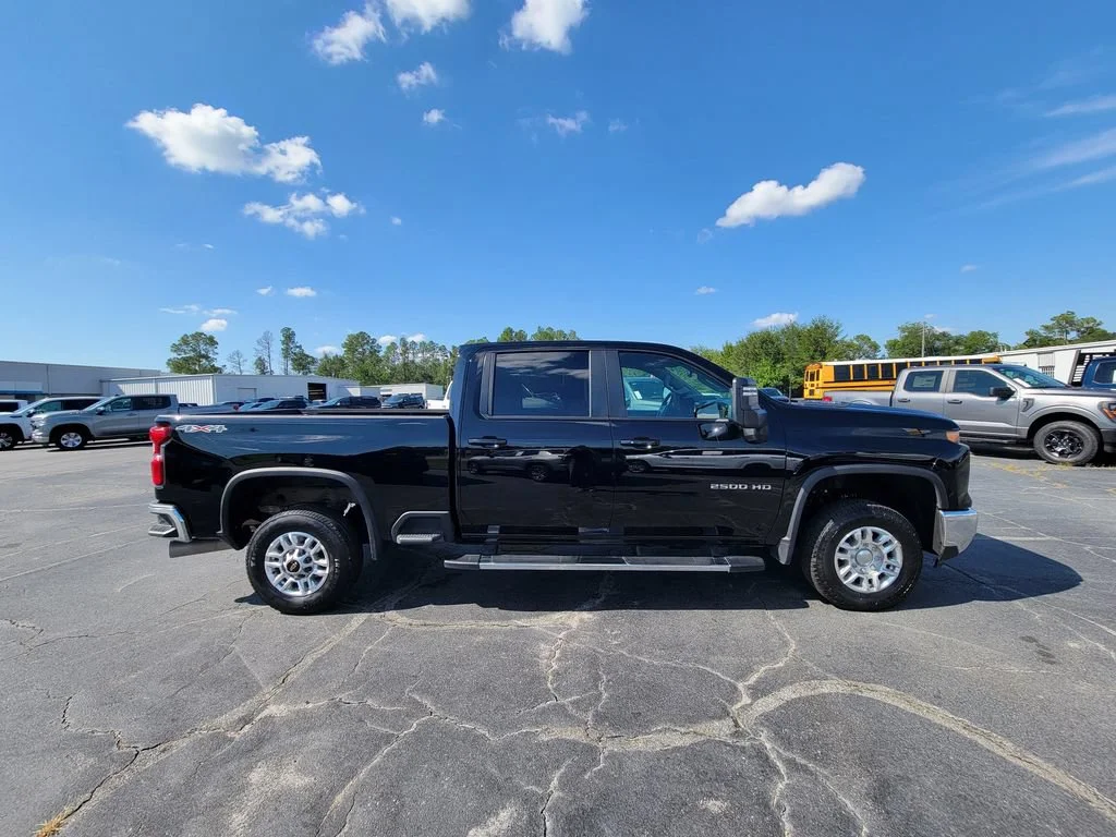 Used 2025 Black Chevrolet LT image 6