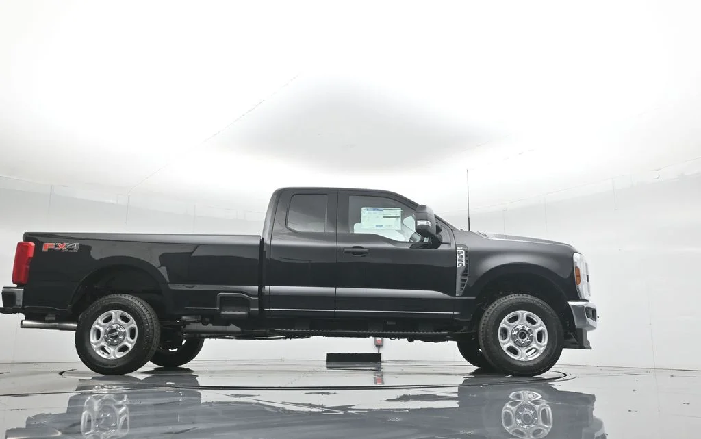 New 2026 Agate Black Metallic Ford XLT image 46