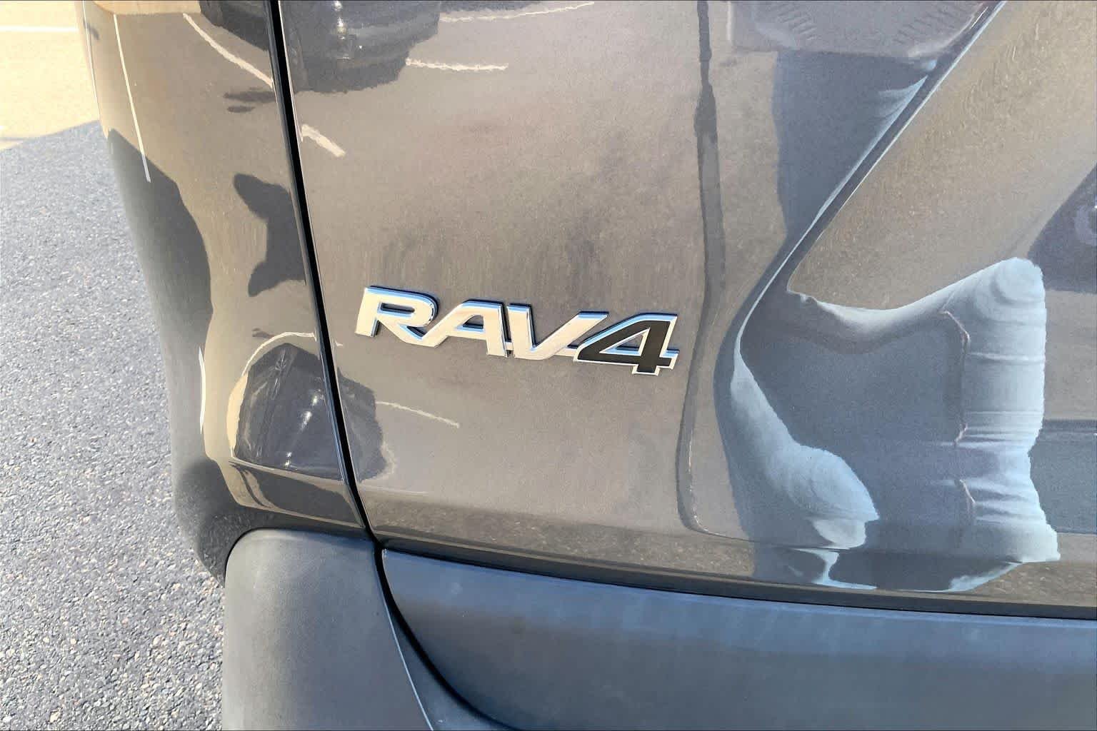 Used 2022 Magnetic Gray Metallic Toyota Hybrid XLE image 19