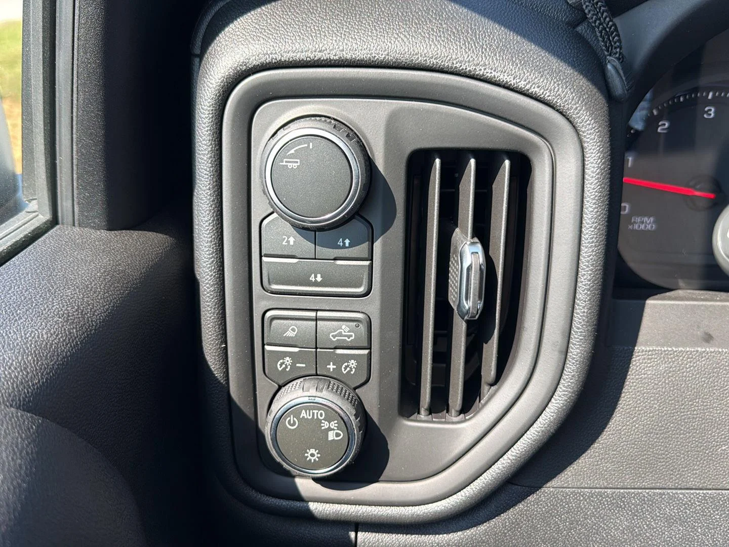 New 2026 Summit White Chevrolet Work Truck image 27