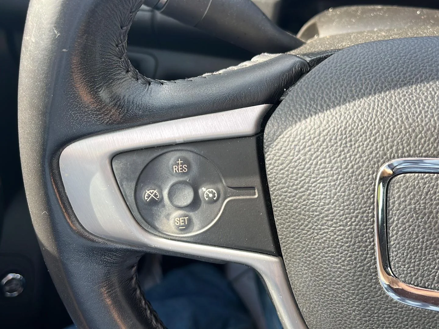 Used 2019 SUMMIT WHITE GMC SLE image 11