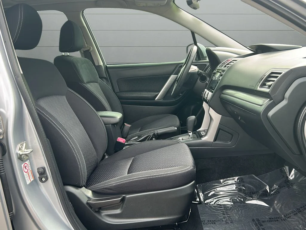 Used 2018 Silver Subaru 2.5i Premium image 14