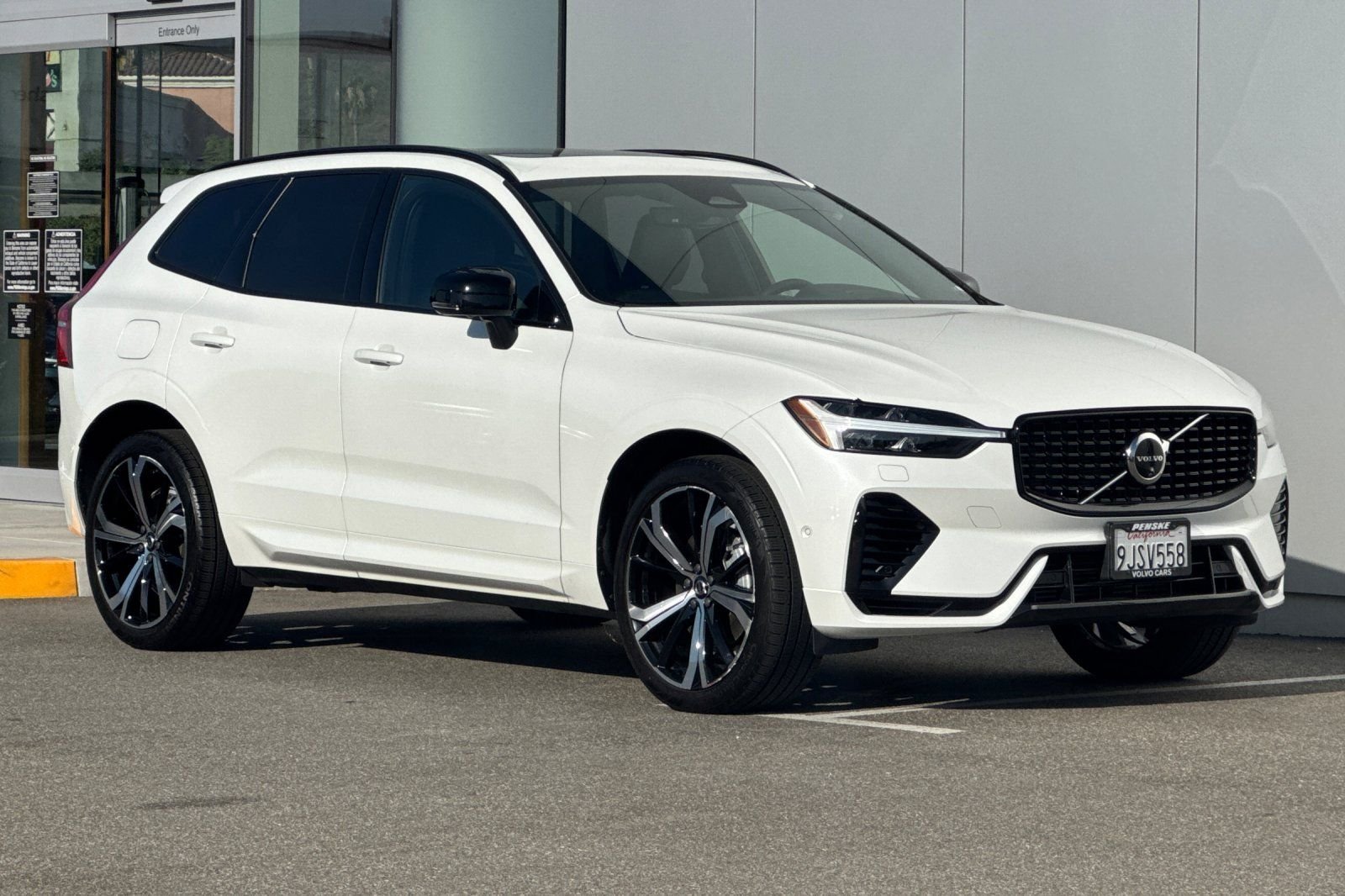Used 2024 White Volvo Ultimate image 7