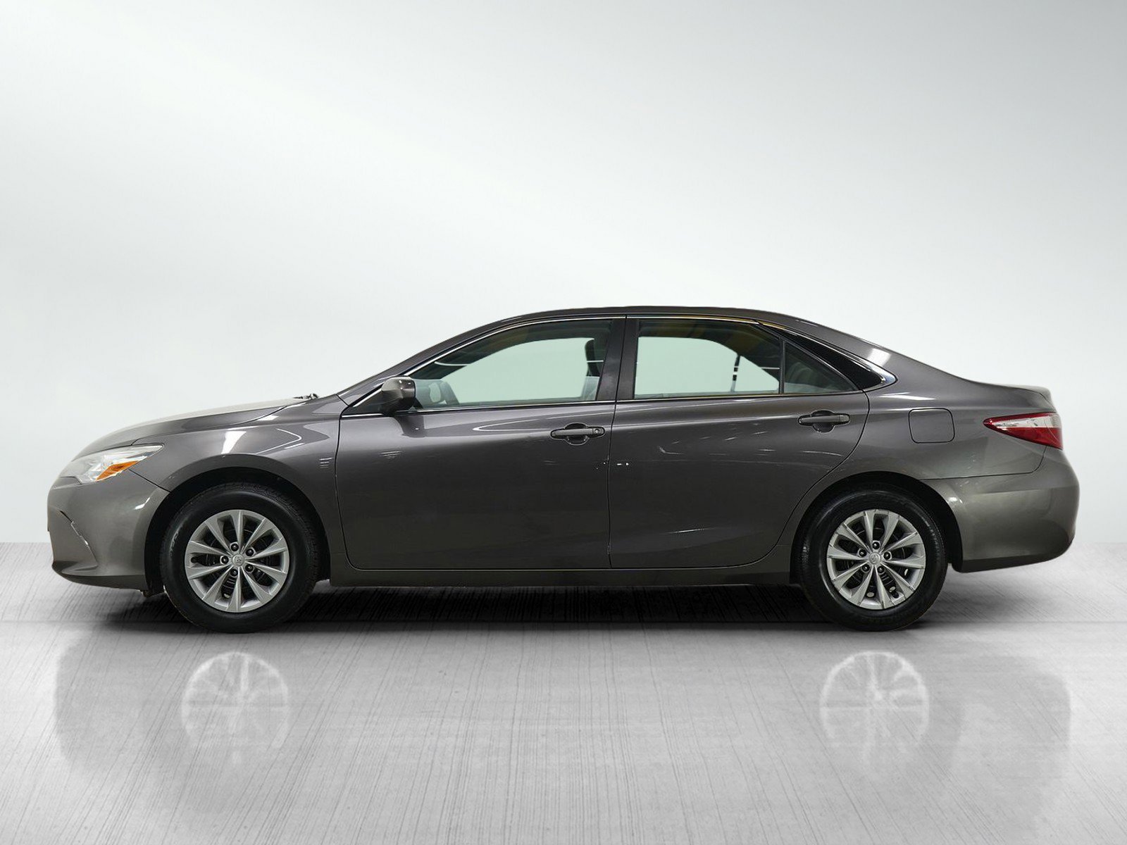 Used 2015 Toyota Camry LE with VIN 4T1BF1FK1FU102541 for sale in Wayzata, MN